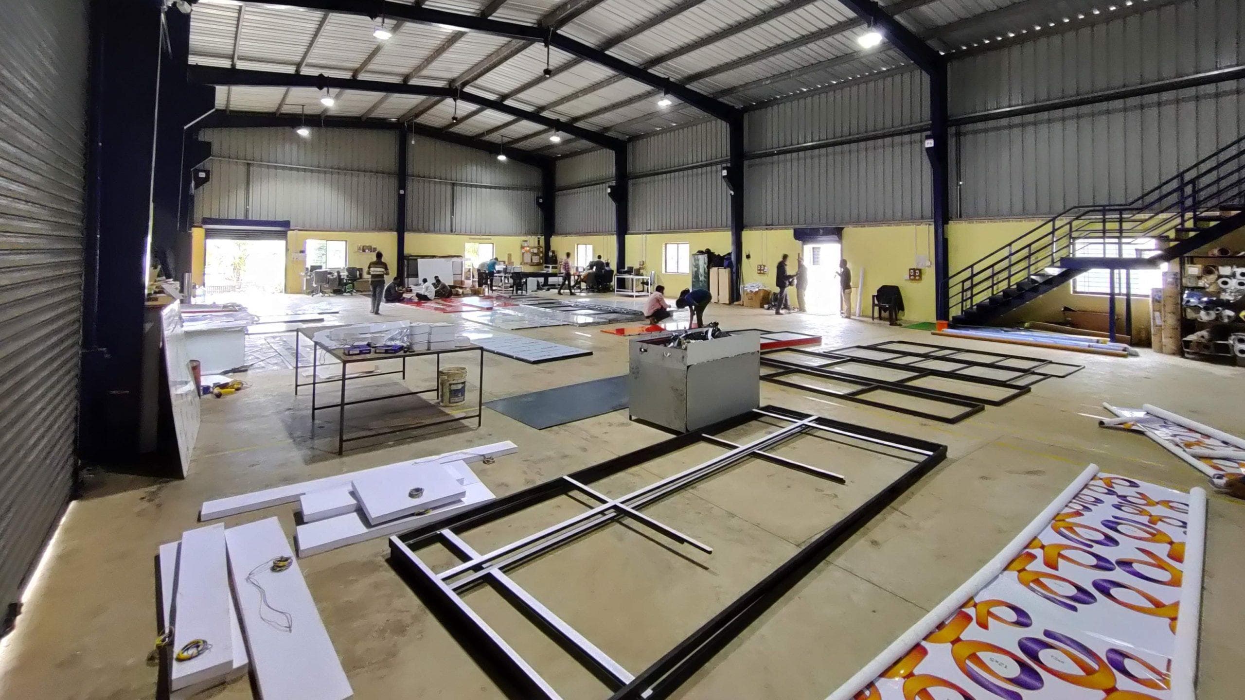 Production assembly floor with phase-wise workflow