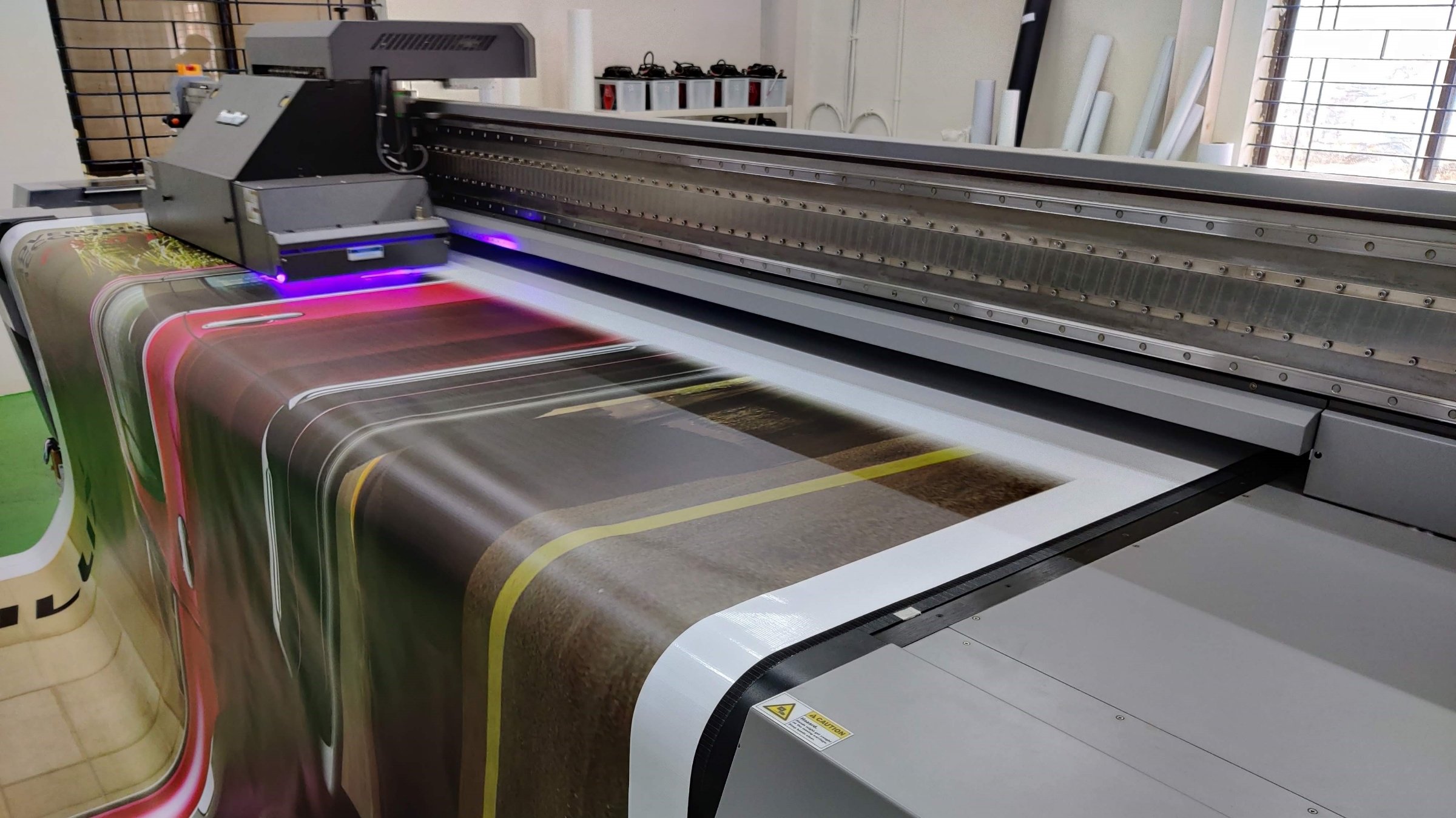 UV flatbed printer curing printed panels