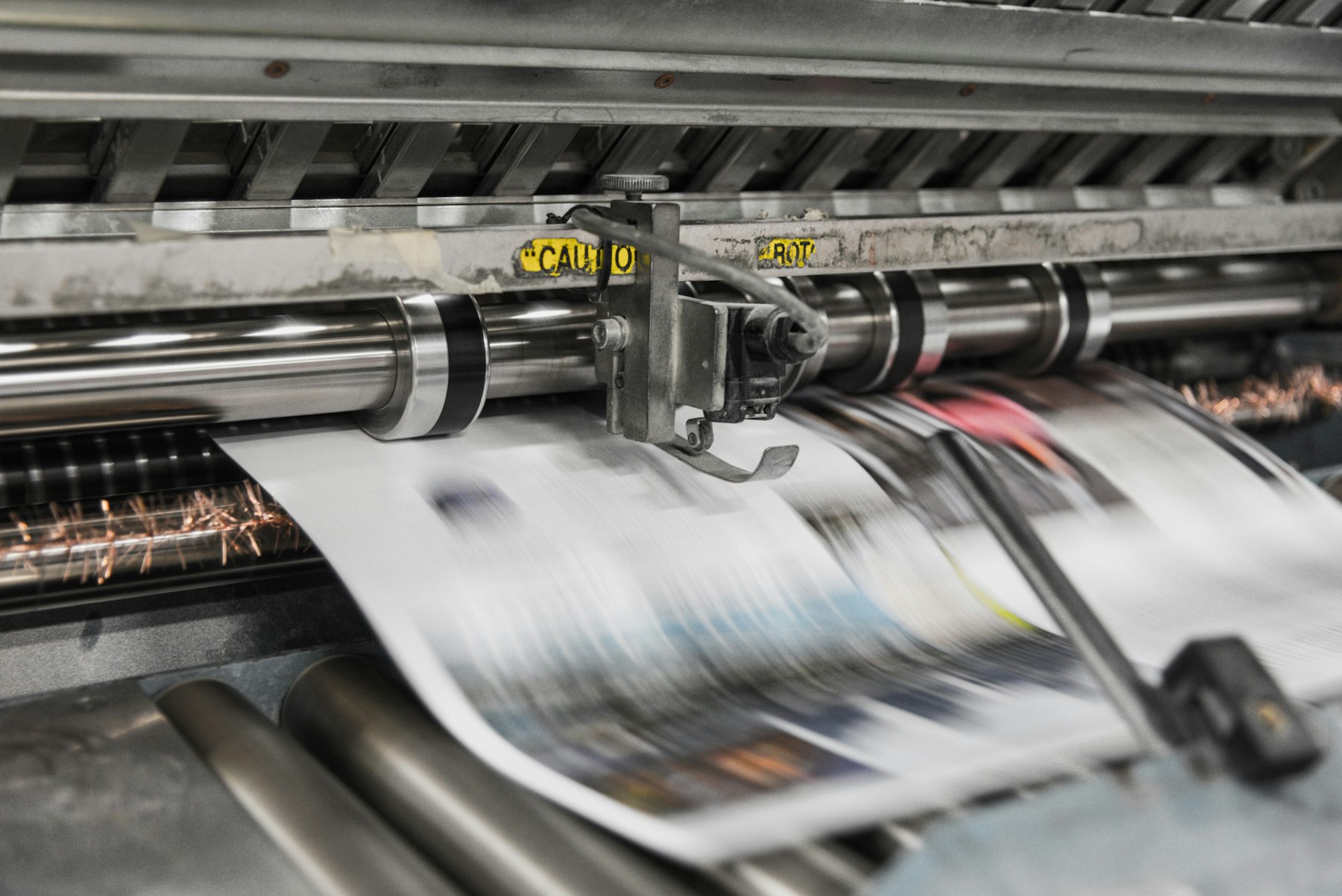 UV roll-to-roll printer